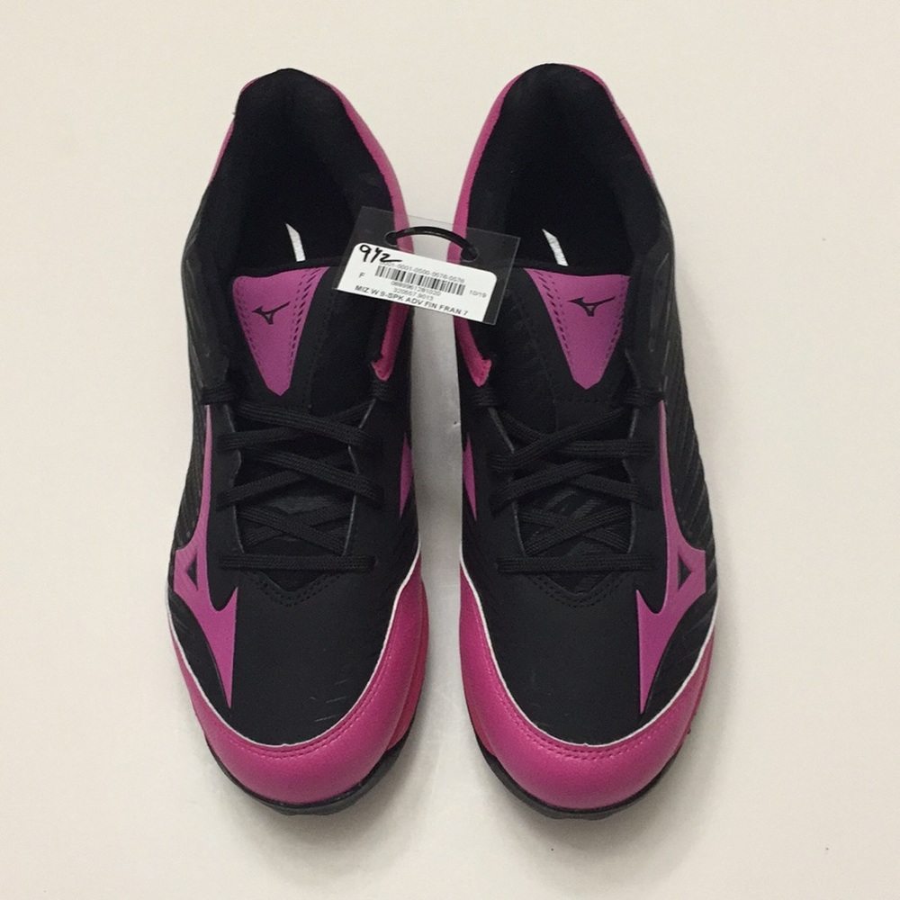 Mizuno Women 9 spike Advanced finishing shoes NEW